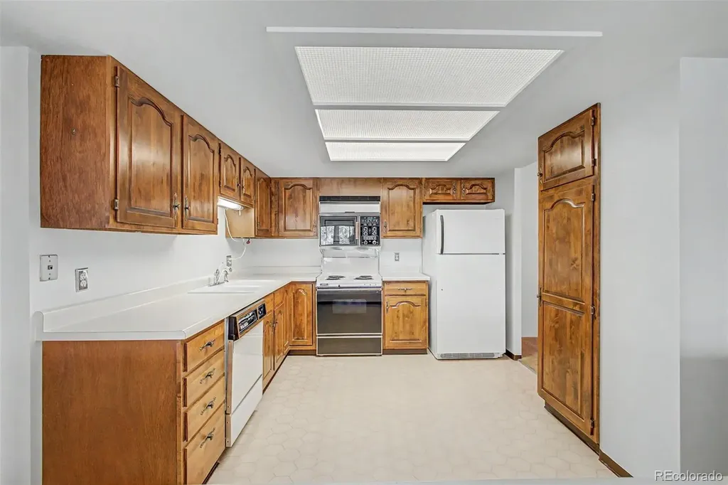 2868 S Heather Gardens Way Aurora CO 80014