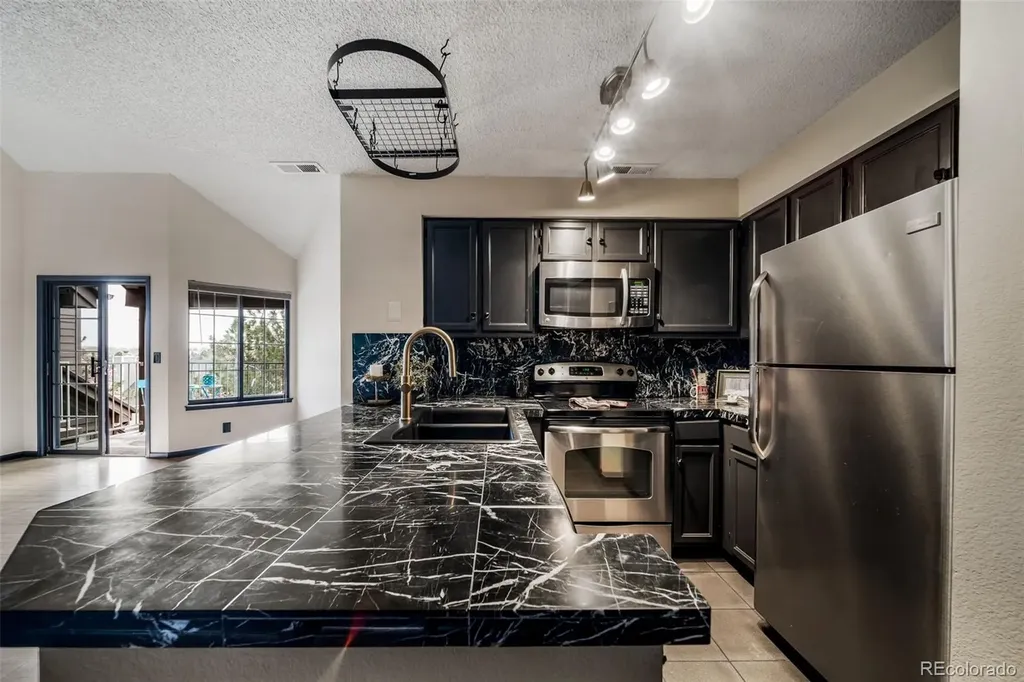 846 S Vance Street Lakewood CO 80226