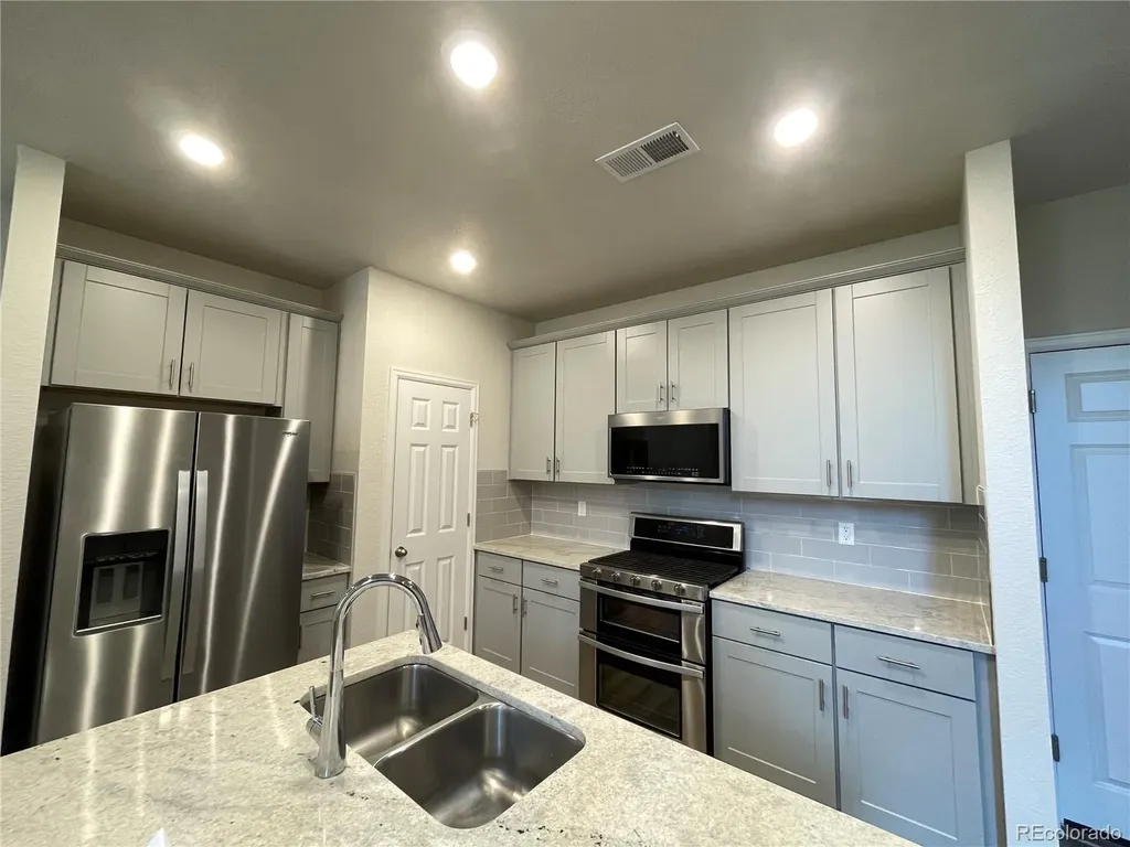 6089 N Liverpool Street Aurora CO 80019