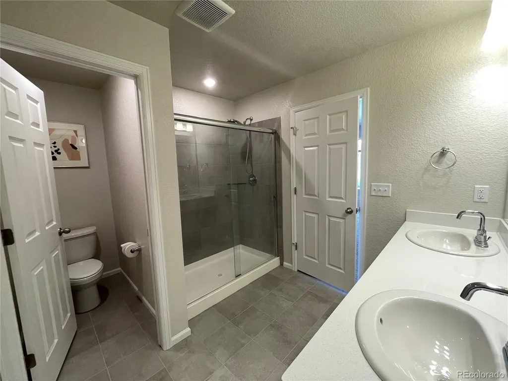 6089 N Liverpool Street Aurora CO 80019