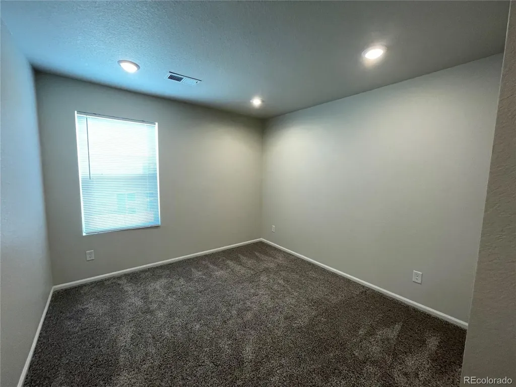 6089 N Liverpool Street Aurora CO 80019