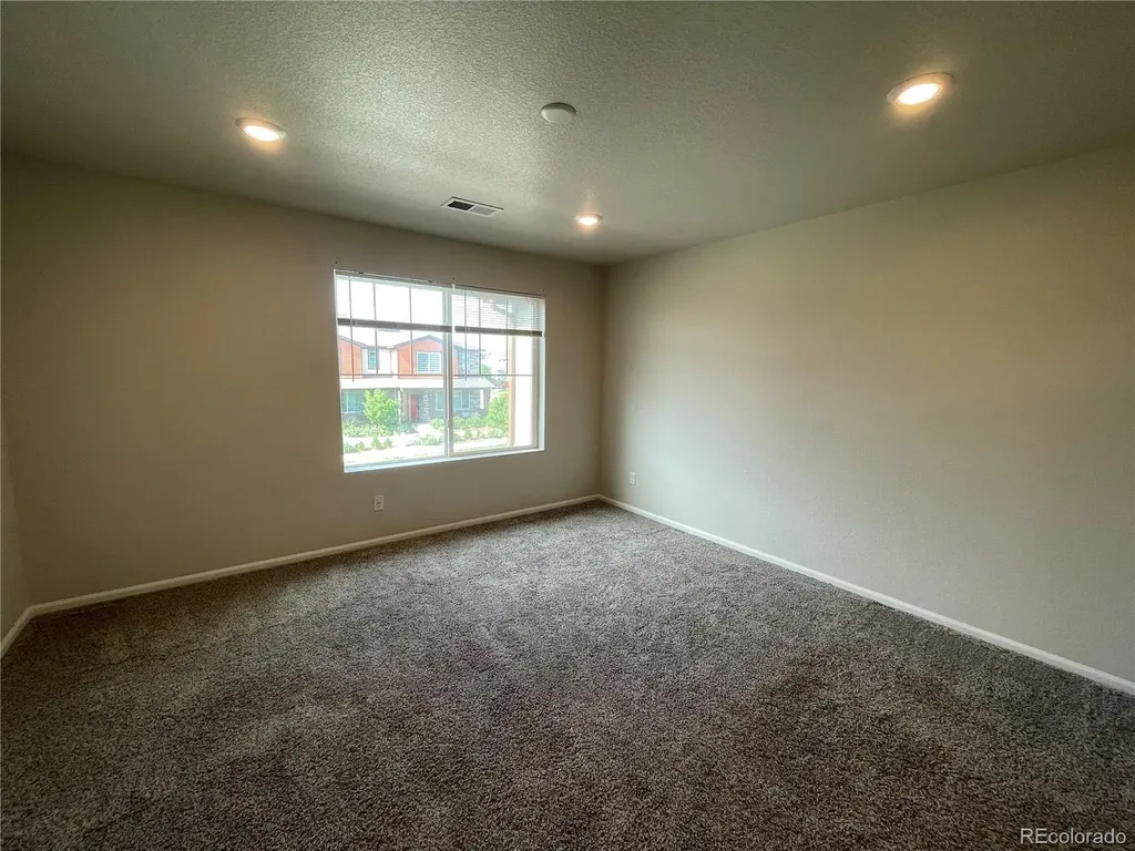 6089 N Liverpool Street Aurora CO 80019