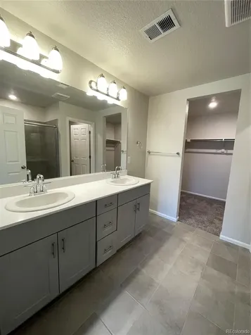 6089 N Liverpool Street Aurora CO 80019
