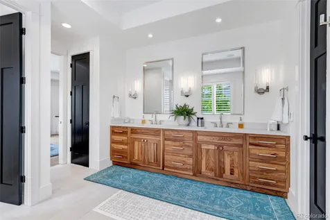 27041 E Long Circle Aurora CO 80016