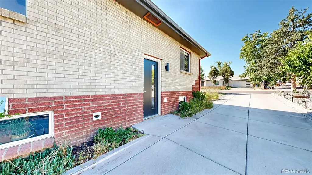 2221 W Moffat Place Denver CO 80221