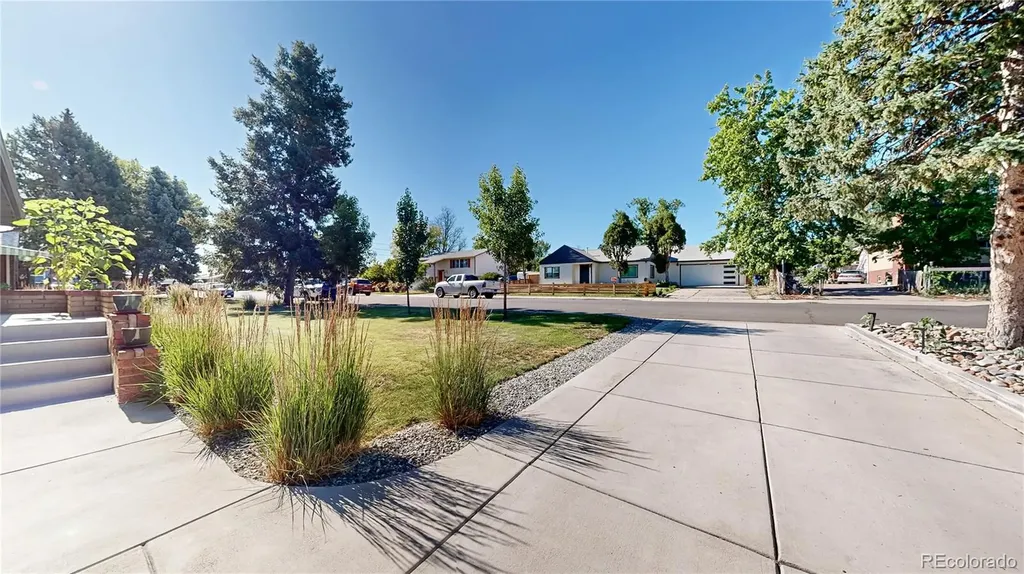 2221 W Moffat Place Denver CO 80221
