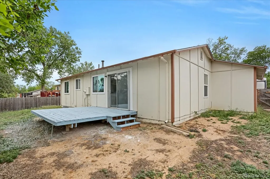 2832 S Mobile Street Aurora CO 80013