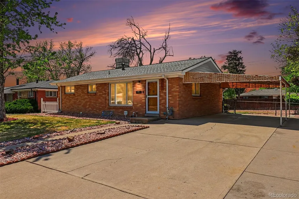 3061 Worchester Street Aurora CO 80011