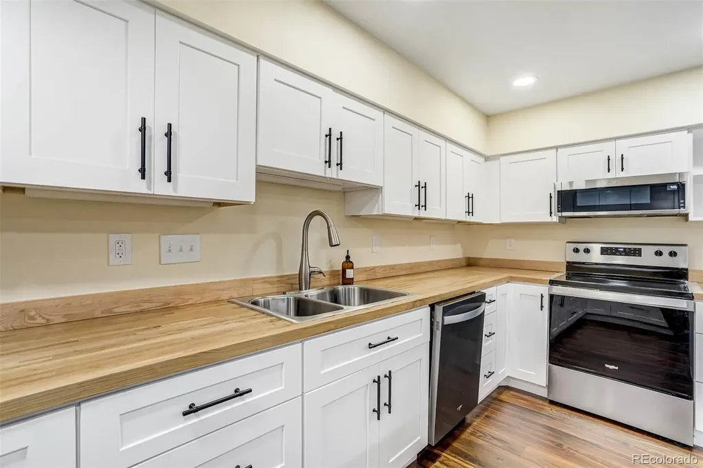22521 E Radcliff Drive Aurora CO 80015