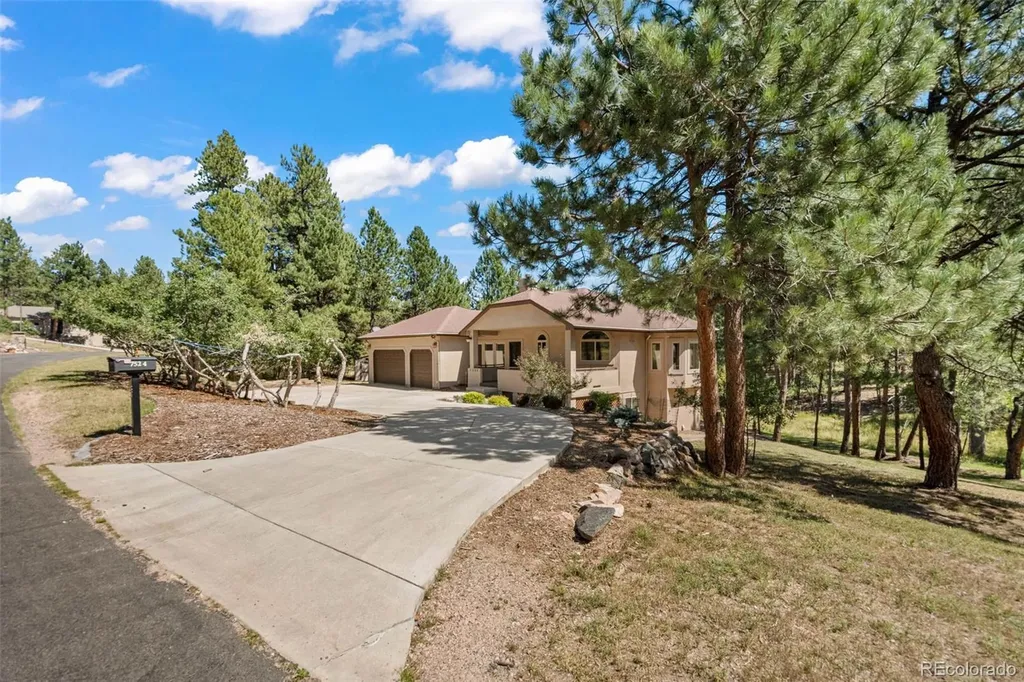7524 Engineers Court Larkspur CO 80118