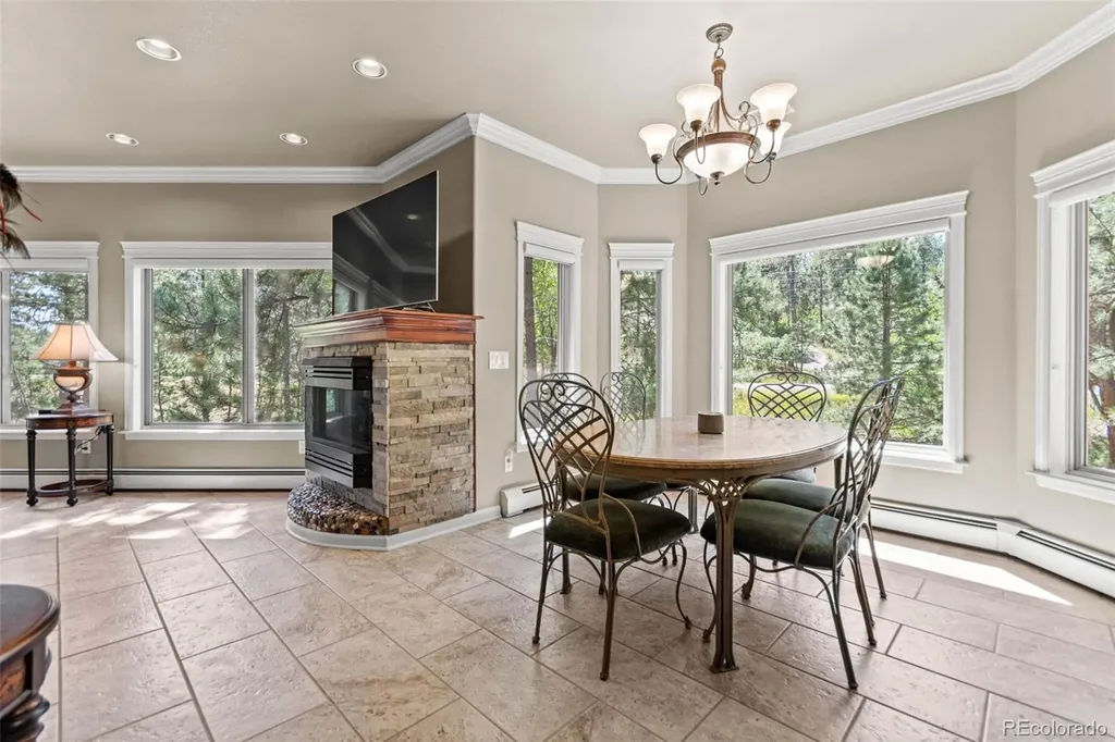 7524 Engineers Court Larkspur CO 80118
