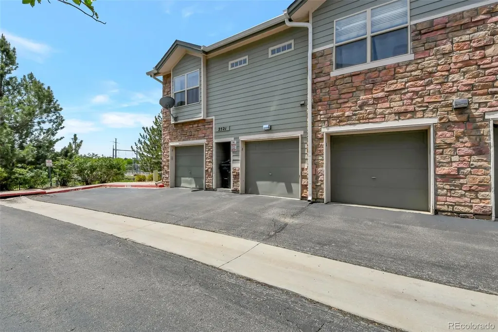 2521 S Bahama Circle Aurora CO 80013