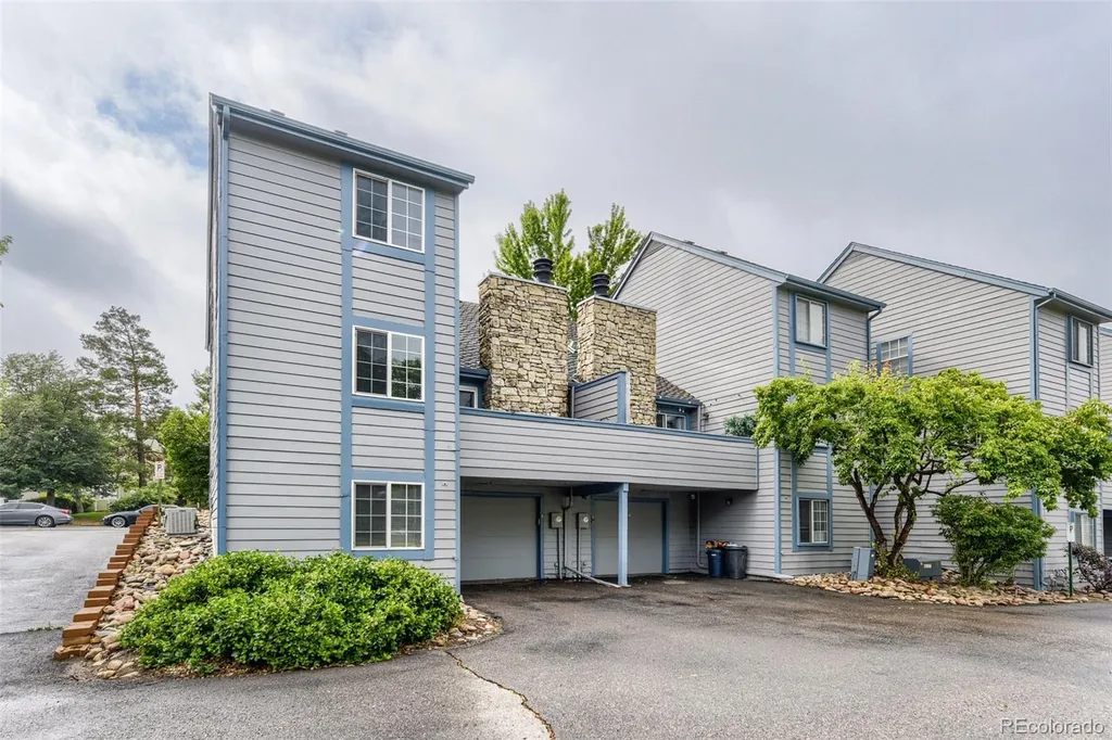 2405 S Worchester Court Aurora CO 80014