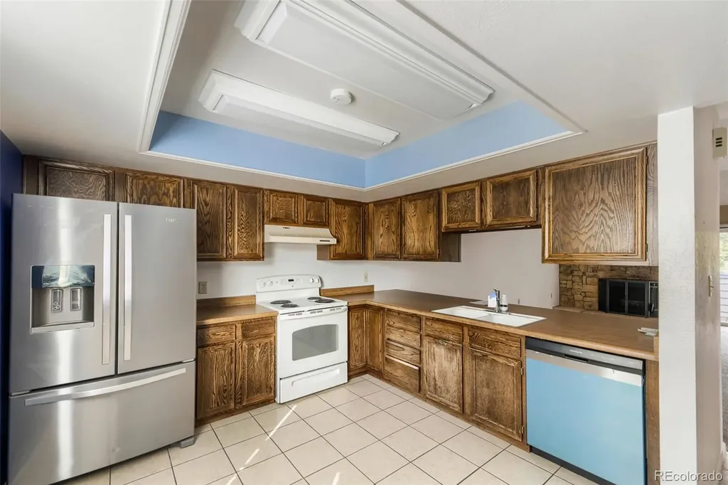 2405 S Worchester Court Aurora CO 80014