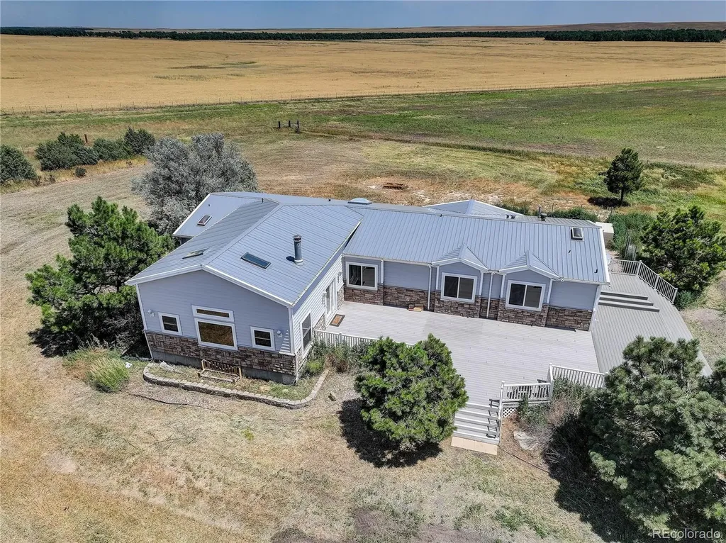 2406 Horrogate Road Byers CO 80103