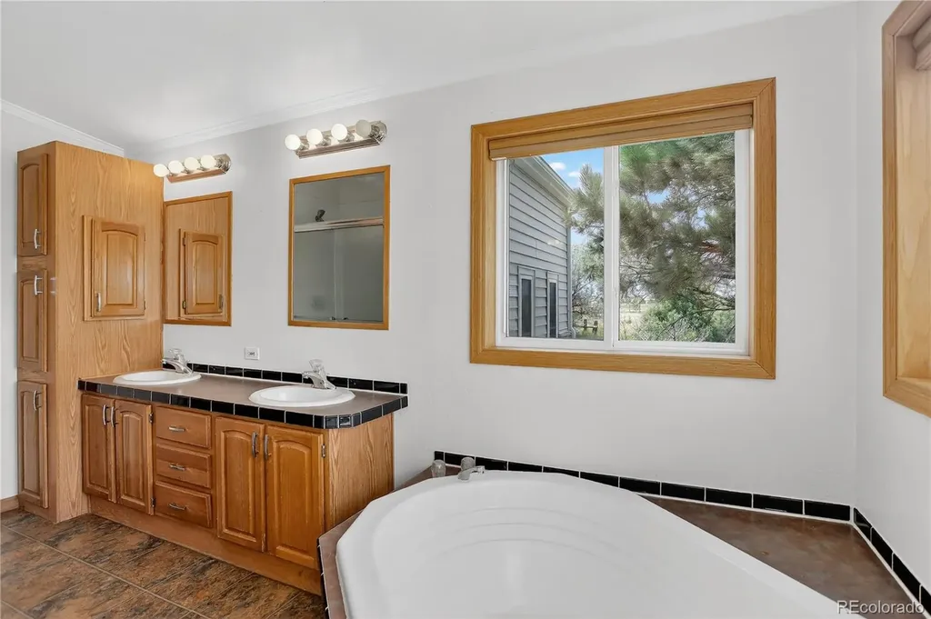 2406 Horrogate Road Byers CO 80103