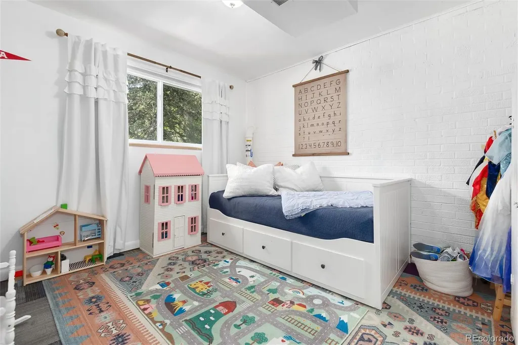 7175 S Penrose Court Centennial CO 80122