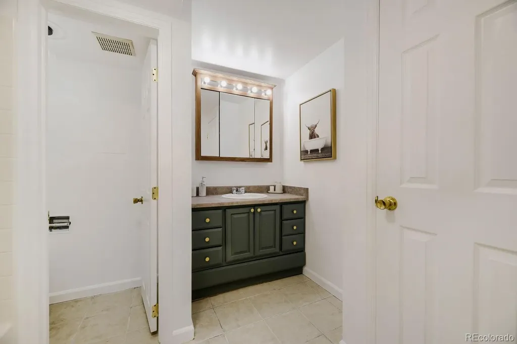 2190 S Holly Street Denver CO 80222