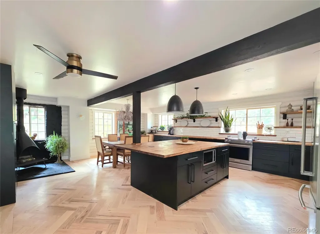 986 Apache Road Florissant CO 80816
