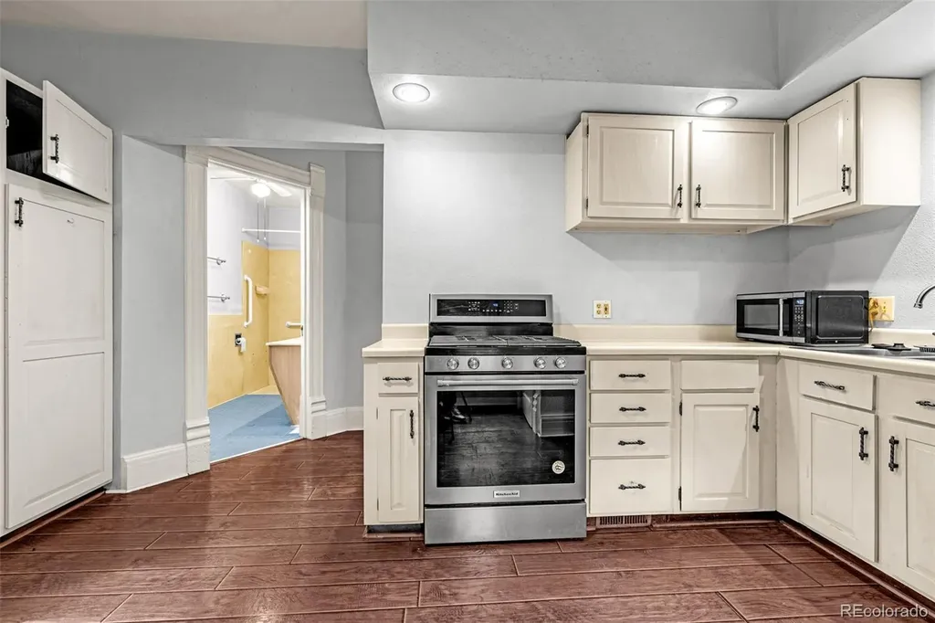 930 N El Paso Street Colorado Springs CO 80903