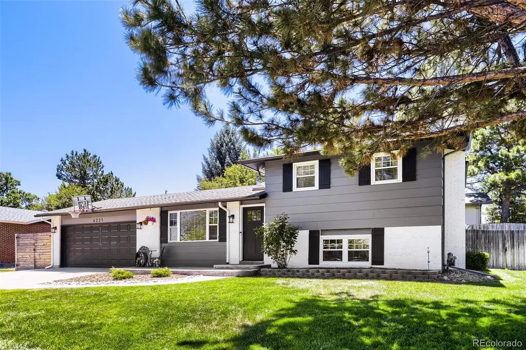 6221 S Ash Circle W Centennial CO 80121