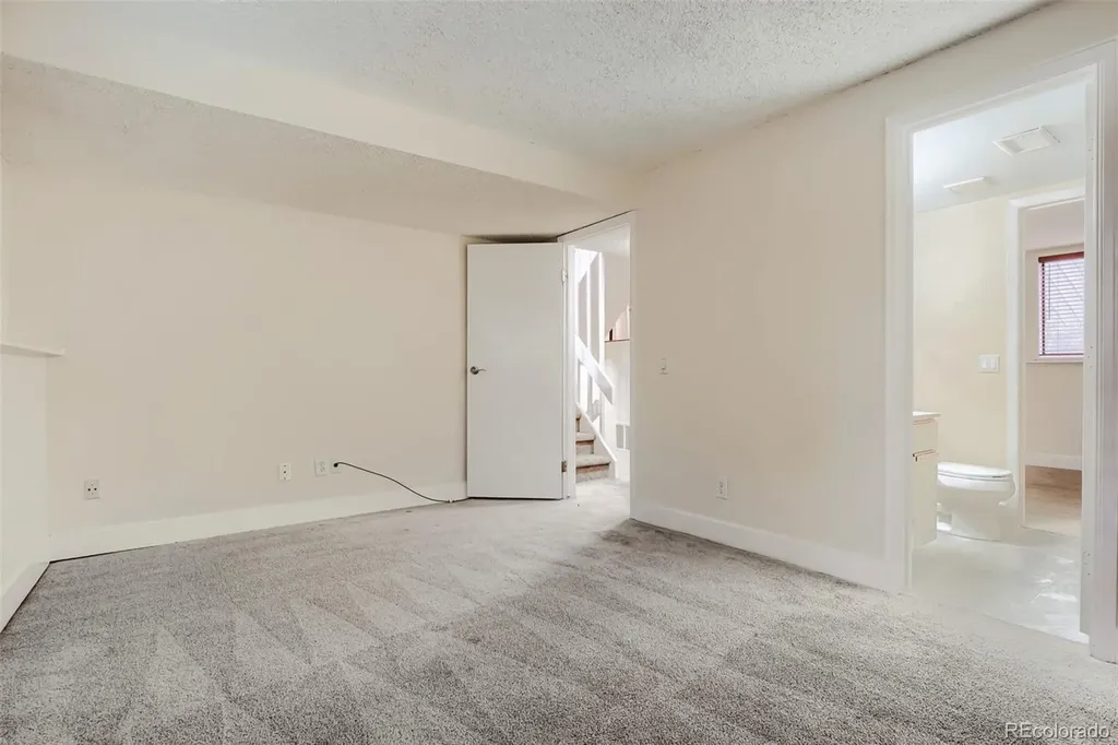 10223 E Peakview Avenue Englewood CO 80111