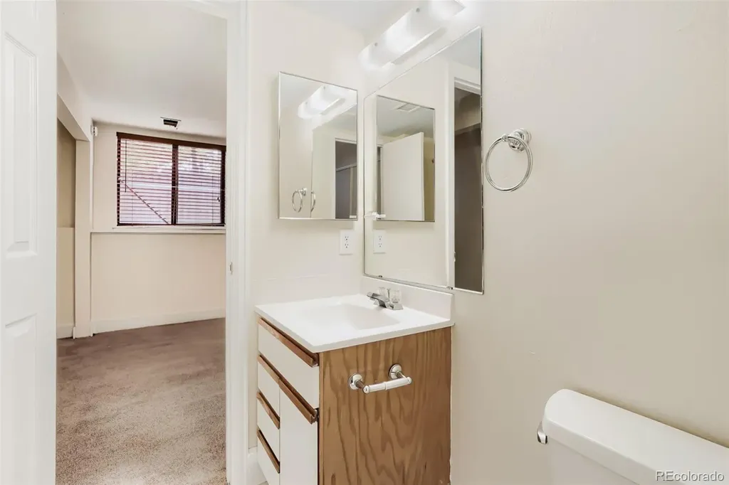 10223 E Peakview Avenue Englewood CO 80111