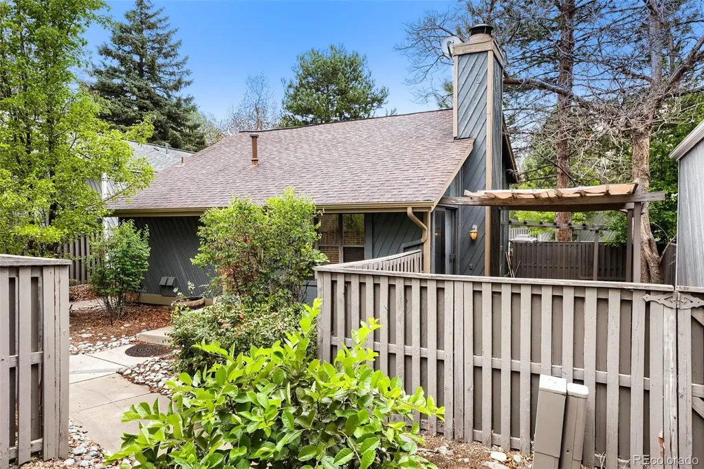 10223 E Peakview Avenue Englewood CO 80111