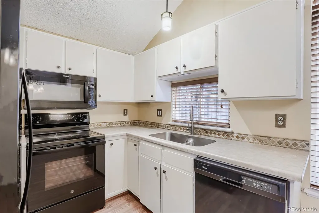 10223 E Peakview Avenue Englewood CO 80111