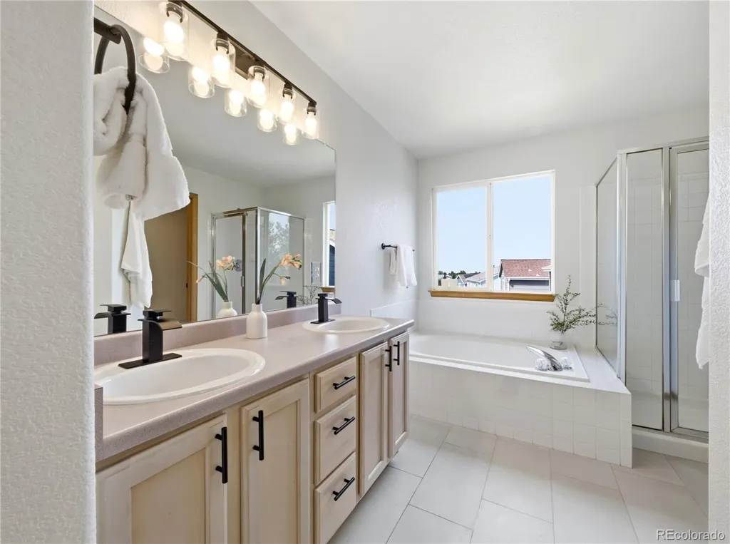 10024 Strathfield Lane Littleton CO 80126