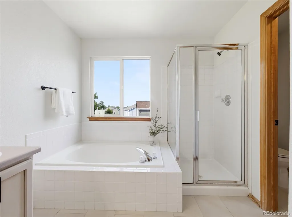 10024 Strathfield Lane Littleton CO 80126
