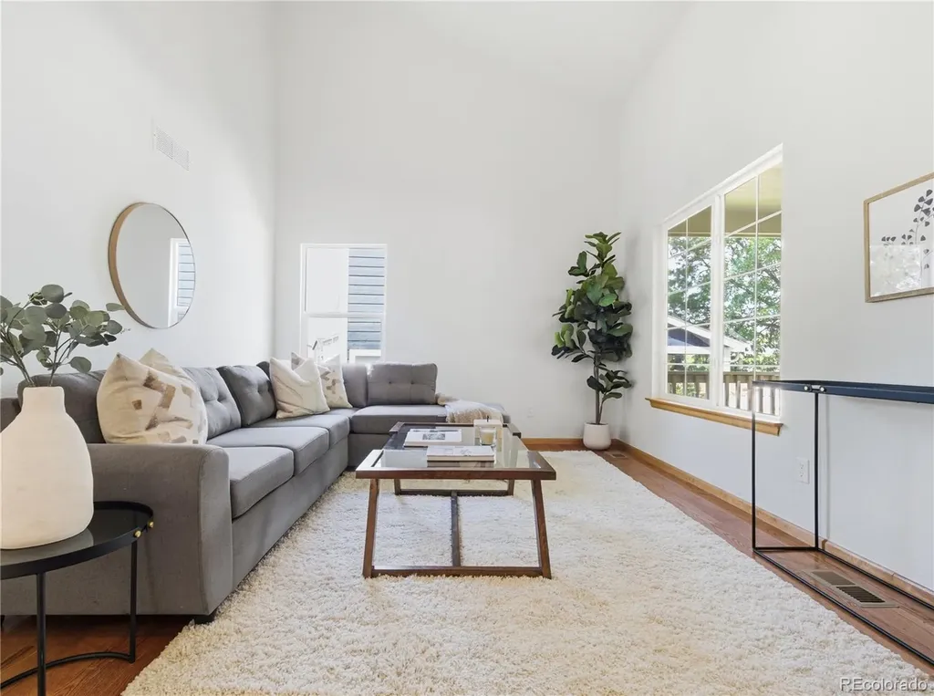 10024 Strathfield Lane Littleton CO 80126