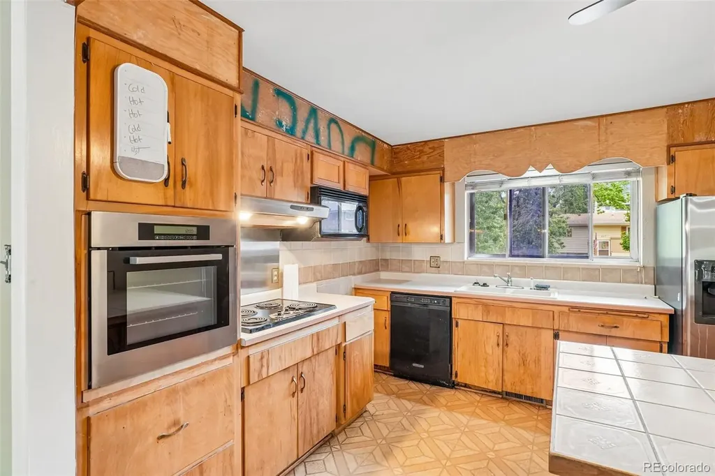 926 S Robb Way Lakewood CO 80226