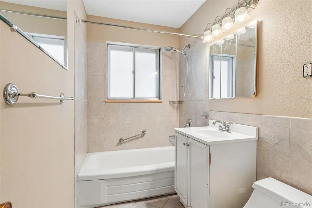 926 S Robb Way Lakewood CO 80226