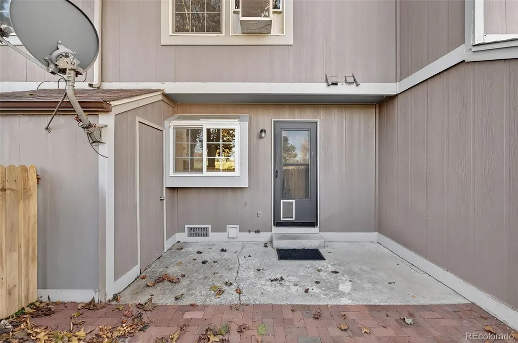 1218 S Flower Circle Lakewood CO 80232