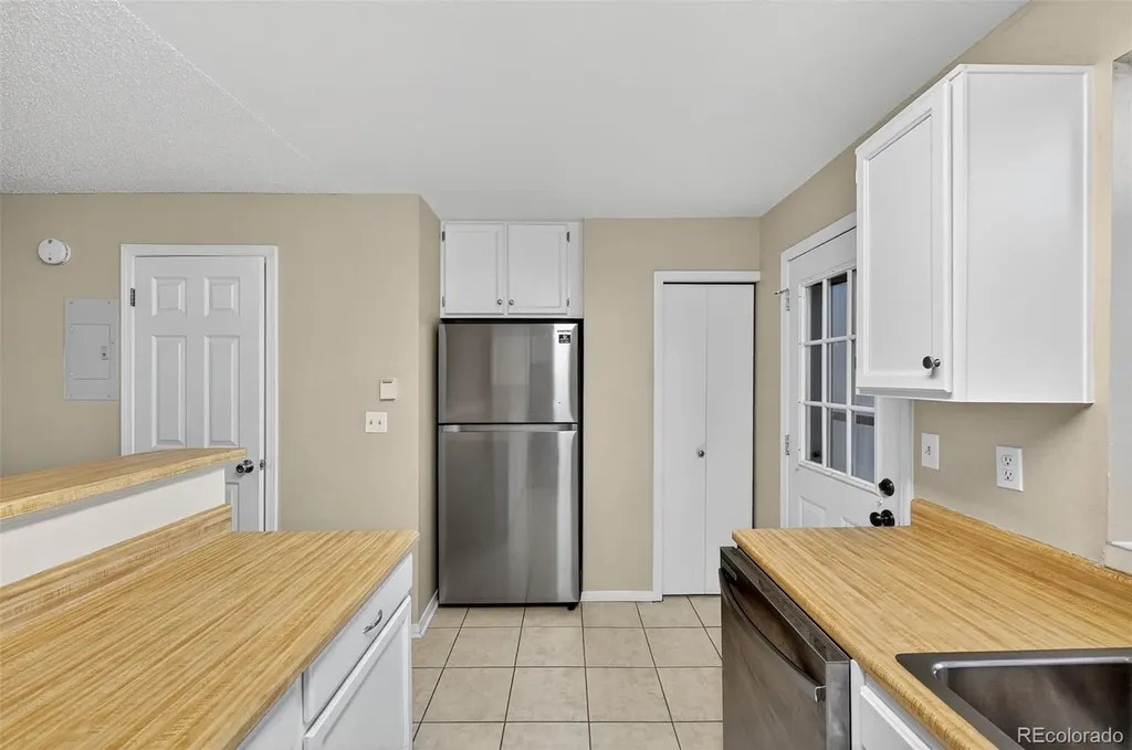 1218 S Flower Circle Lakewood CO 80232