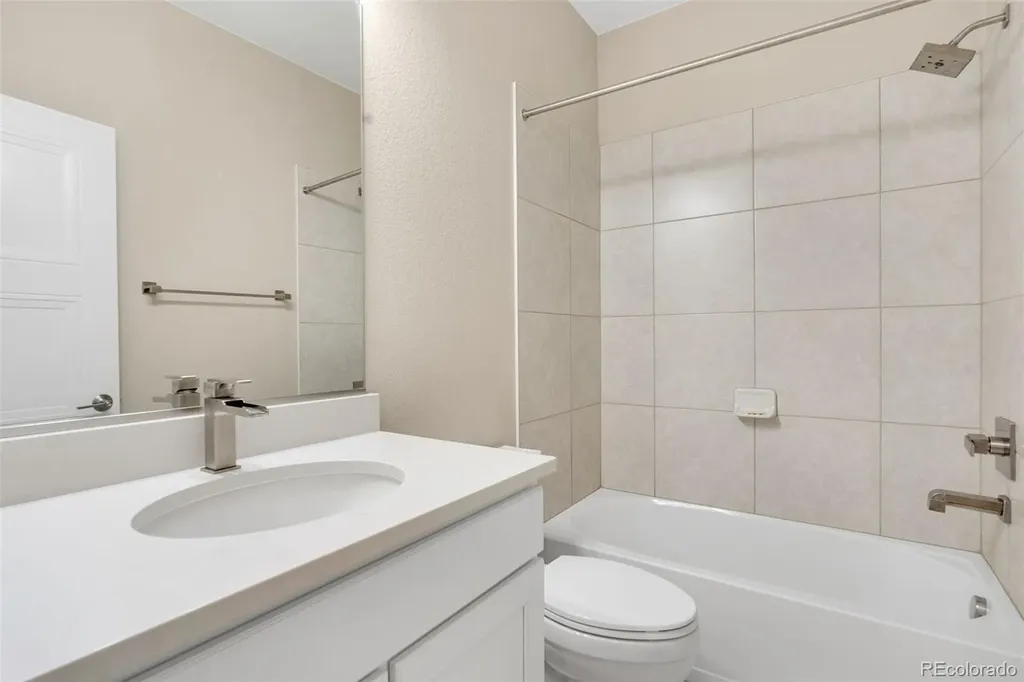 2220 S Mcintyre Street Lakewood CO 80228