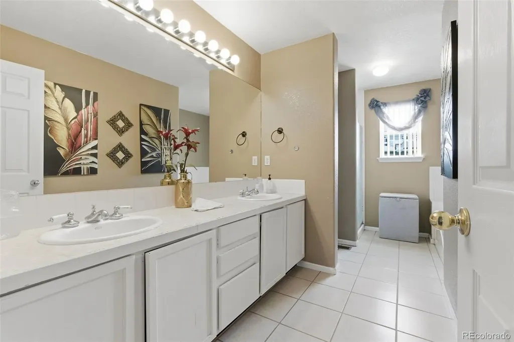4307 Durham Court Denver CO 80239