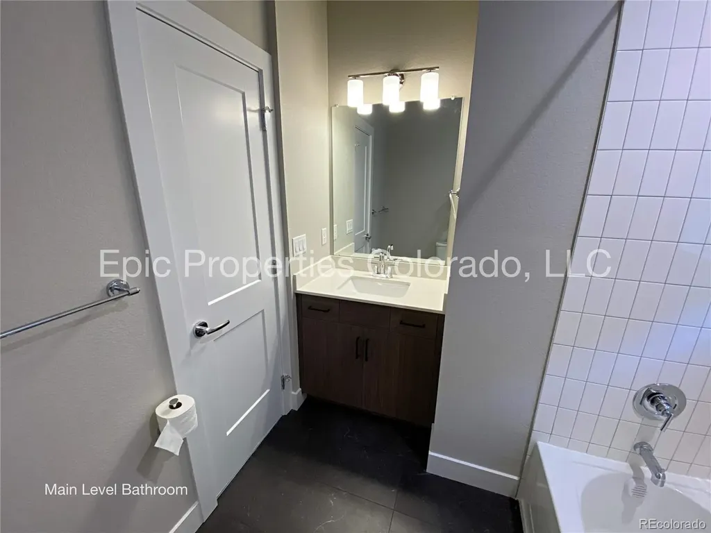 6012 N Netherland Court Aurora CO 80019