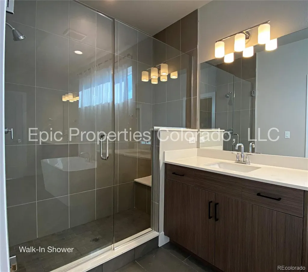 6012 N Netherland Court Aurora CO 80019