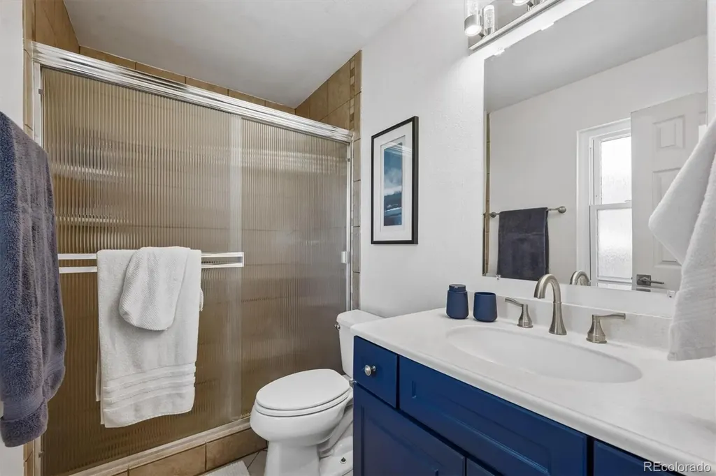 4493 N Auckland Court Denver CO 80239