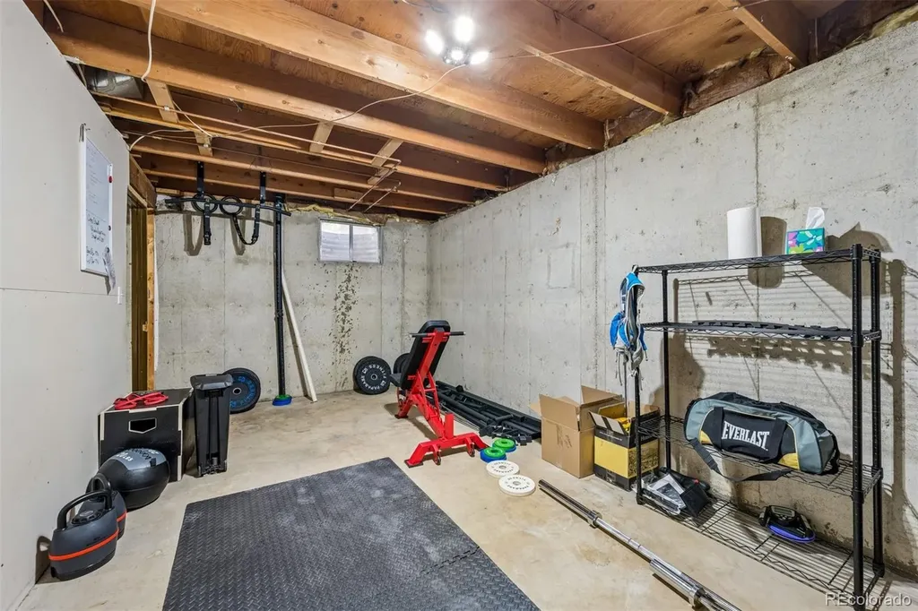 4493 N Auckland Court Denver CO 80239