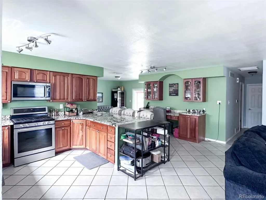 4493 N Auckland Court Denver CO 80239