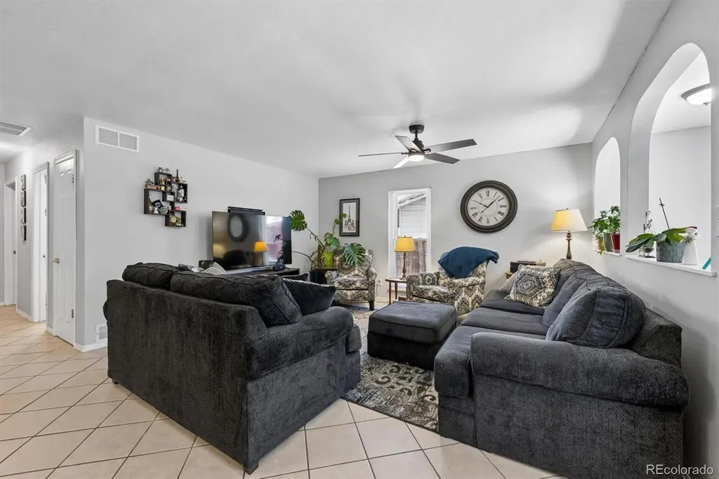 4493 N Auckland Court Denver CO 80239