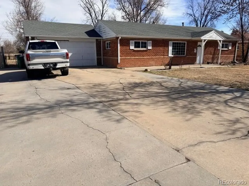 129 Del Mar Circle Aurora CO 80011