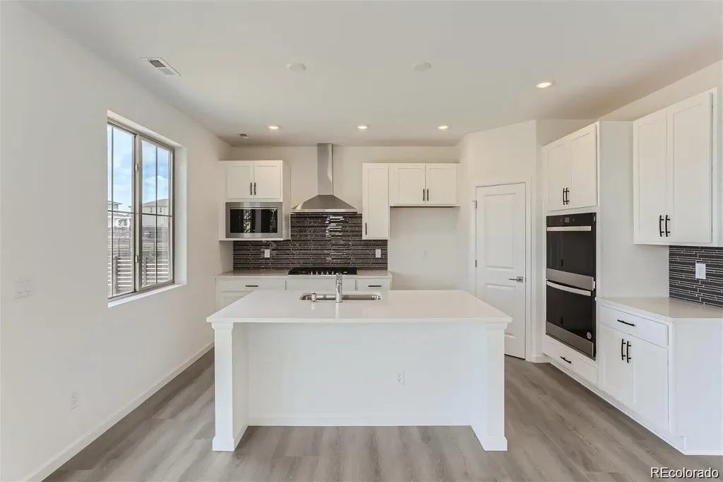 170 S Vandriver Way Aurora CO 80018