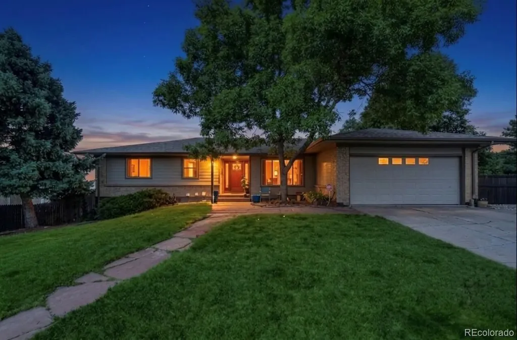Lakewood CO, 13384 W Utah Circle
