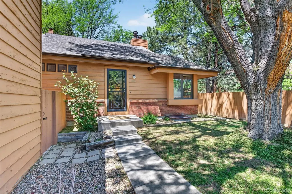 43 S Eagle Circle Aurora CO 80012