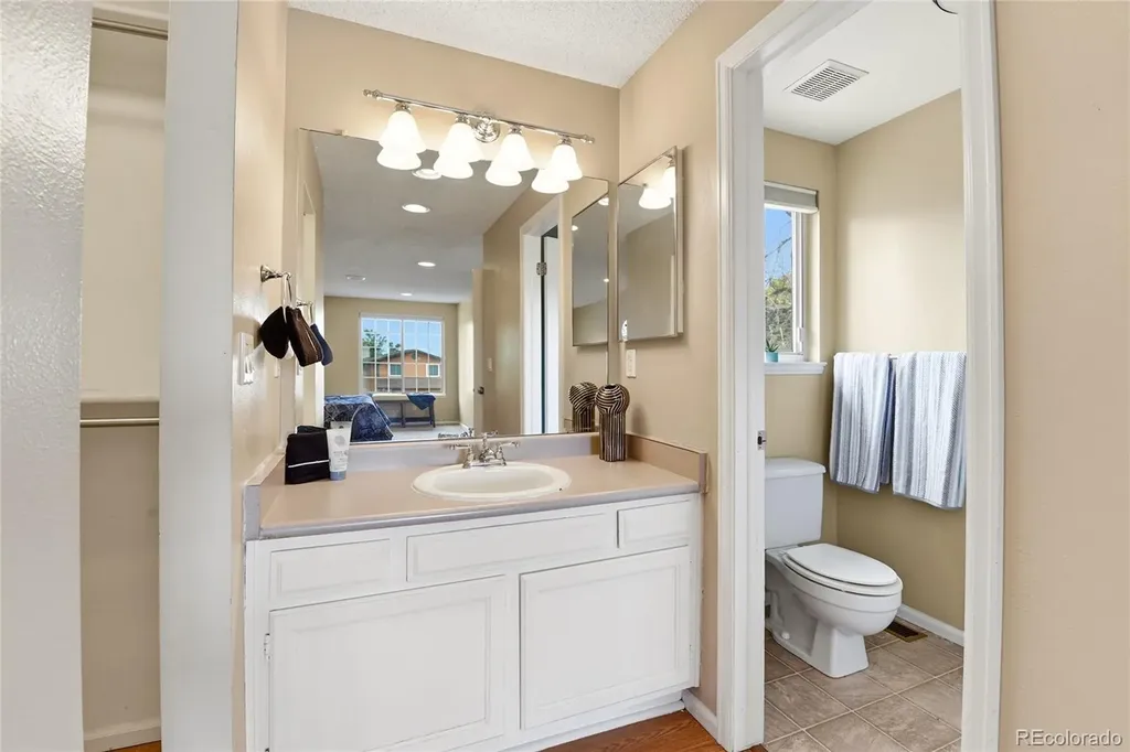 4108 S Andes Way Aurora CO 80013