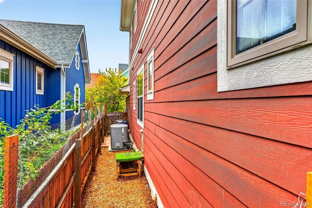 10580 E 28th Place Denver CO 80238
